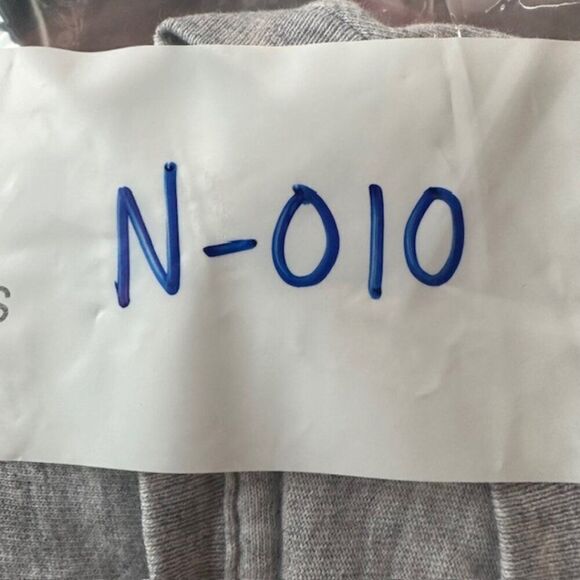 Vineyard Vines Small Long Sleeve Gray Graphic Design T-Shirt - Picture 4 of 4